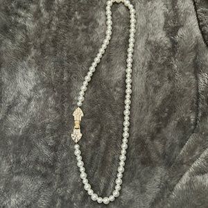 Crystal clasp vintage looking faux pearl necklace